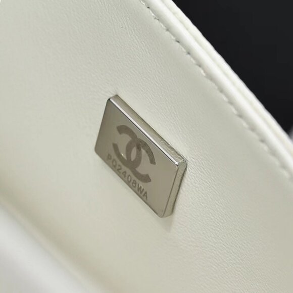 CHANEL Handbags - CHANEL Classic Flap Bag CF Bag Like New